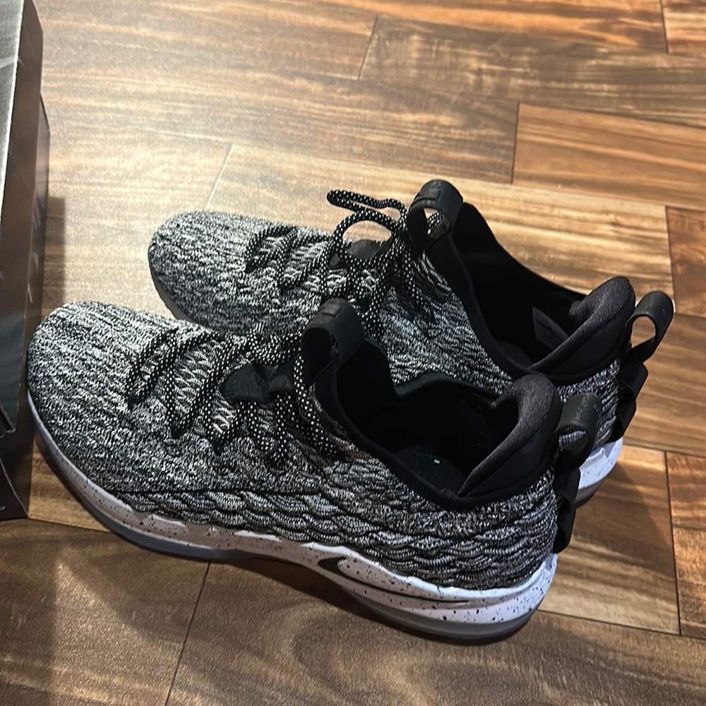 Nike Lebron XV Low size 13